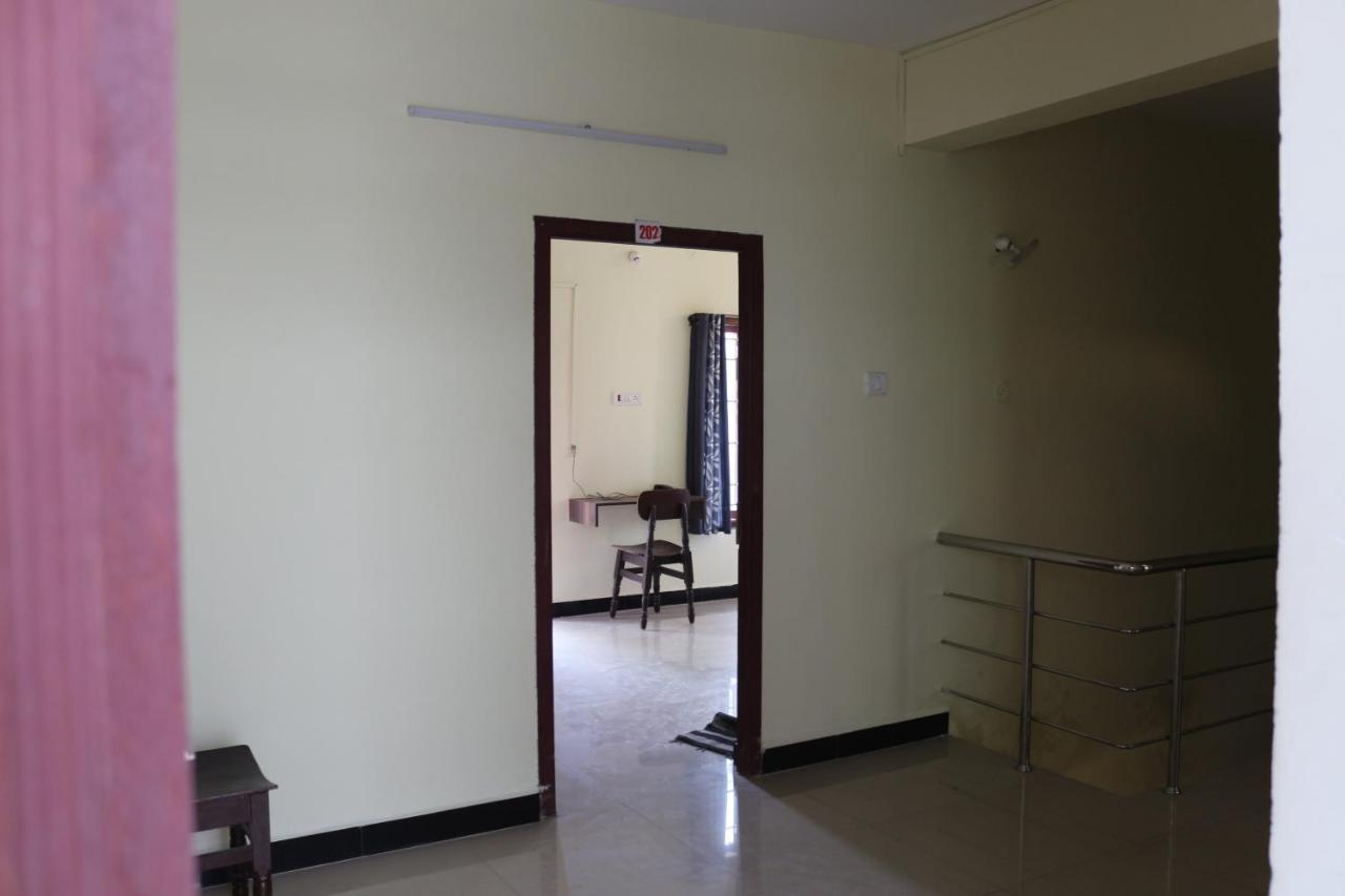 Shree Sairenu Near Maruthamalai And Bharathiyar Univ And On The Way To Near Isha Adiyogi Hotel Marudhamalai Exterior foto